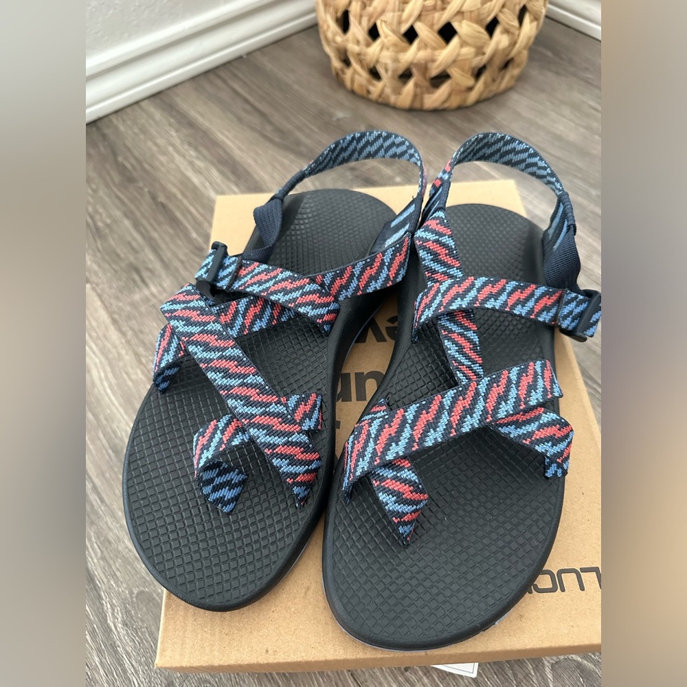 Chacos Size 9 Womens Eclipse Blue Red
